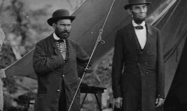 Allan Pinkerton and Abraham Lincoln on the battlefield (Library of Congress photo).